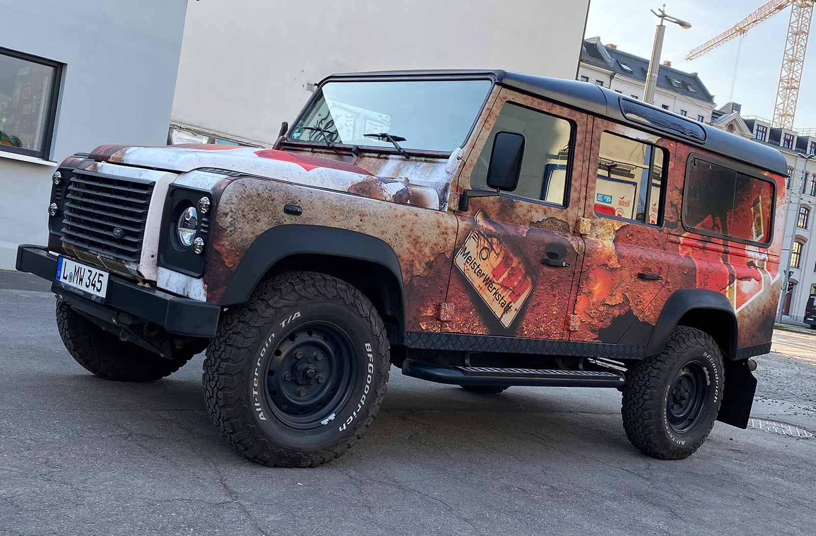 land-rover-defender-digitaldruck-rost-01