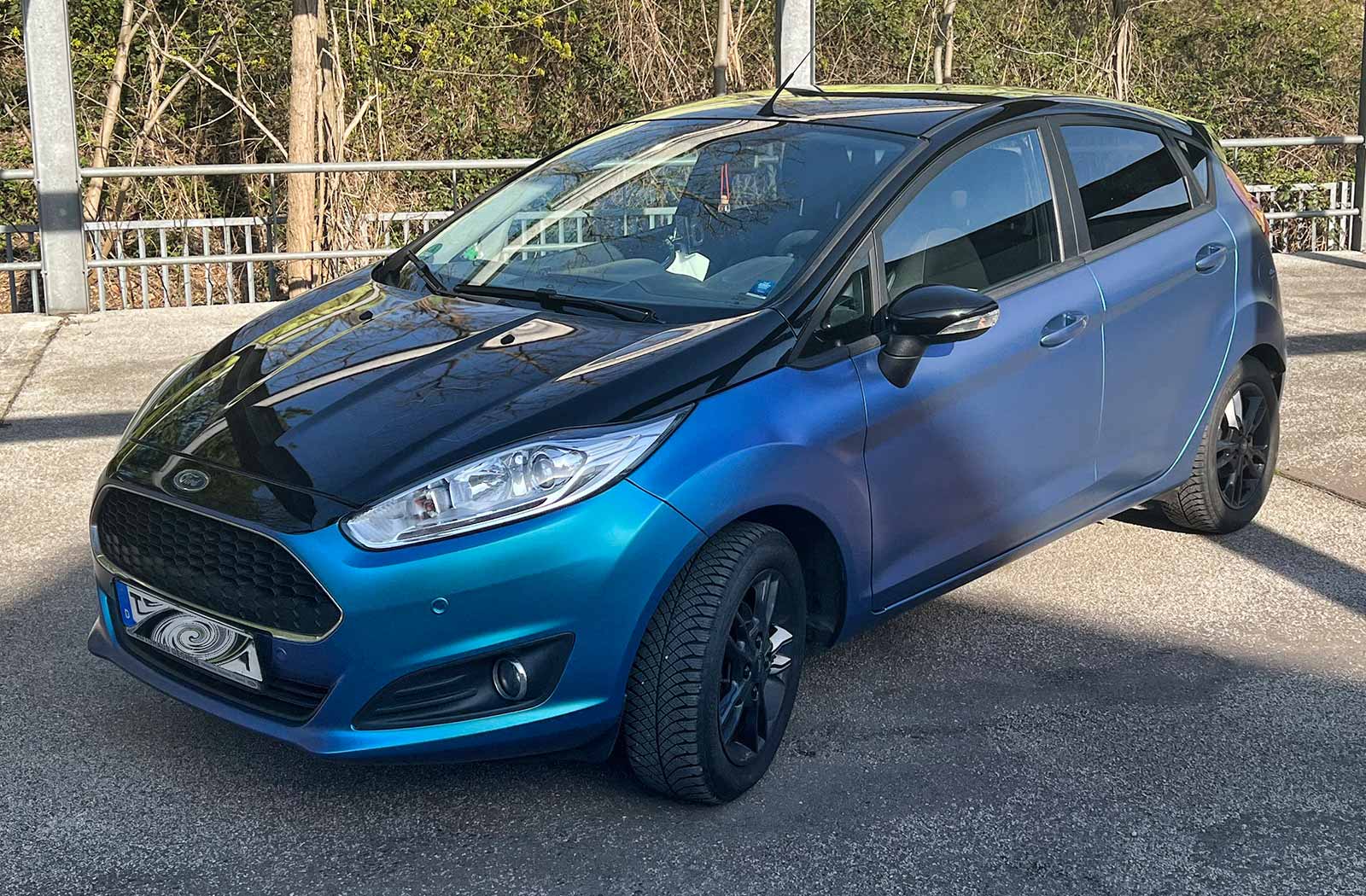 ford-fiesta-oracal-ultramarin-violett-matt-01