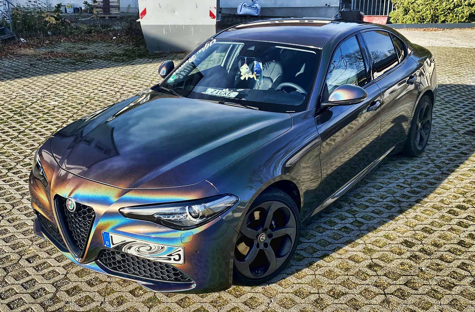 alfa-romeo-giulia-avery-gloss-metallic-pride-prismatic-grey-01