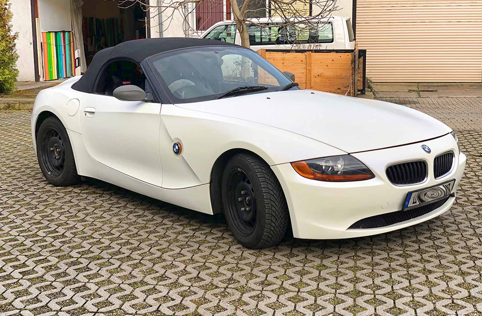 bmw-z4-matt-blue-white-pearlescent-01