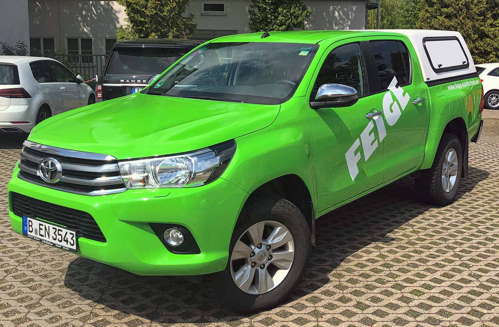 toyota-hillux-cfc-grass-green-werbebeschriftung-01
