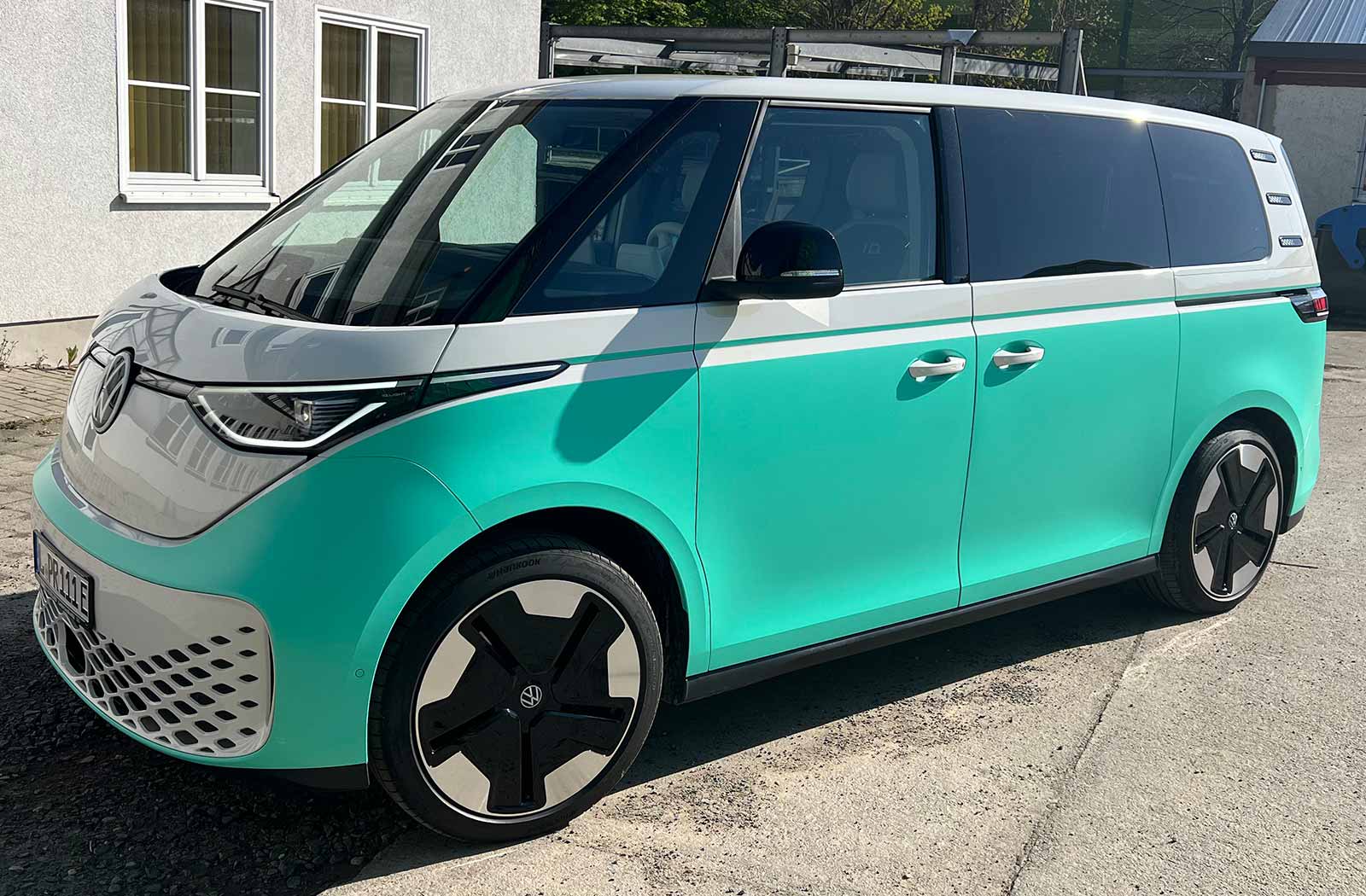 volkswagen-id-buzz-zweifarbig-mint-01