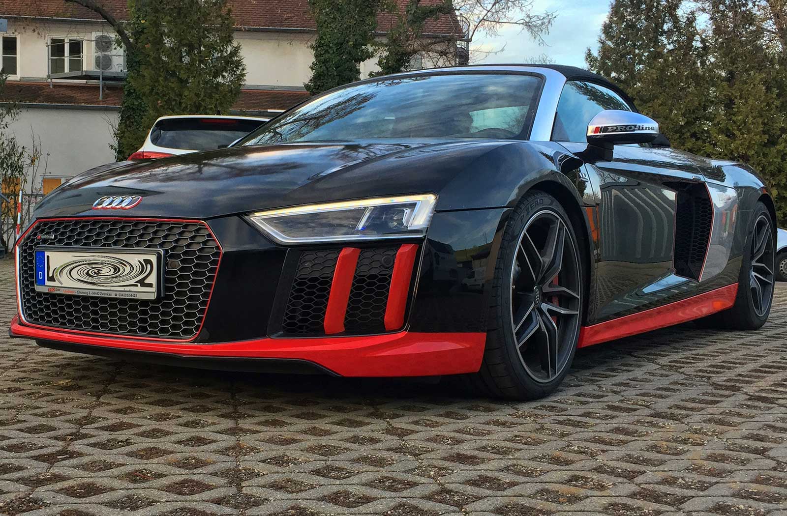 Audi R8 teilfoliert in Avery Cardinal Red