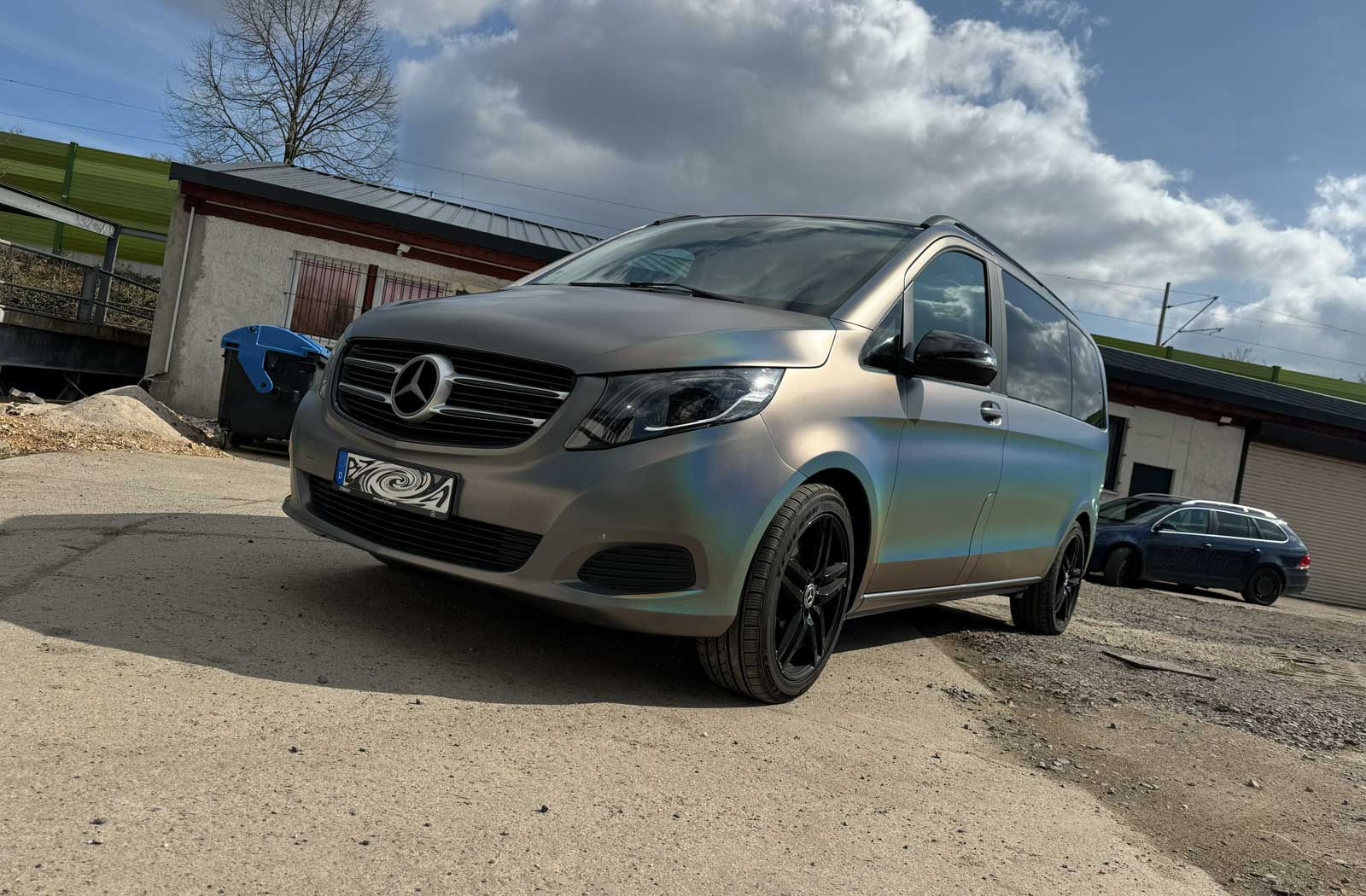 Mercedes Benz V-Klasse foliert in 3m Satin Flip Psychodelic Mercedes V-Klasse foliert in Satin Flip Psychodelic