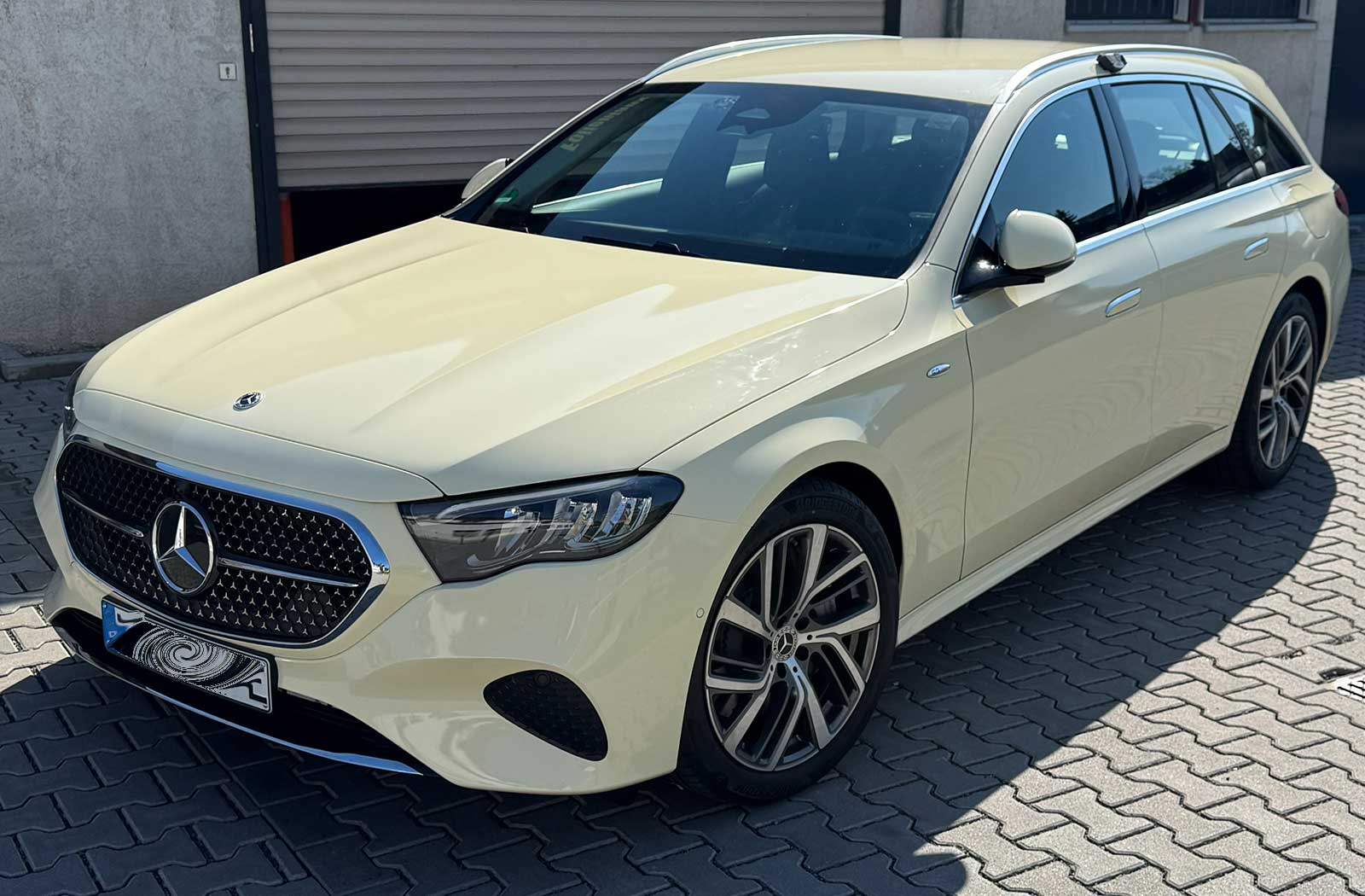 Mercedes Benz E-Klasse KPMF Hellelfenbein