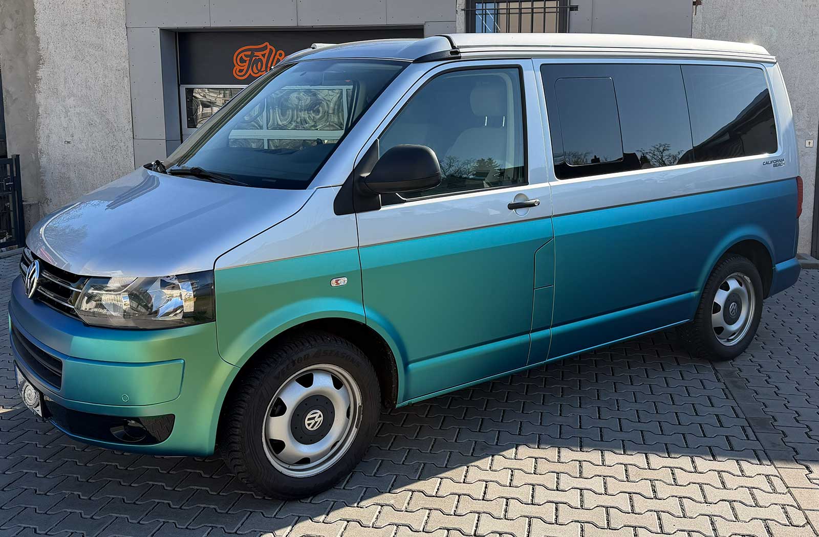 VW T5 Oracal 970 aquamarin matt