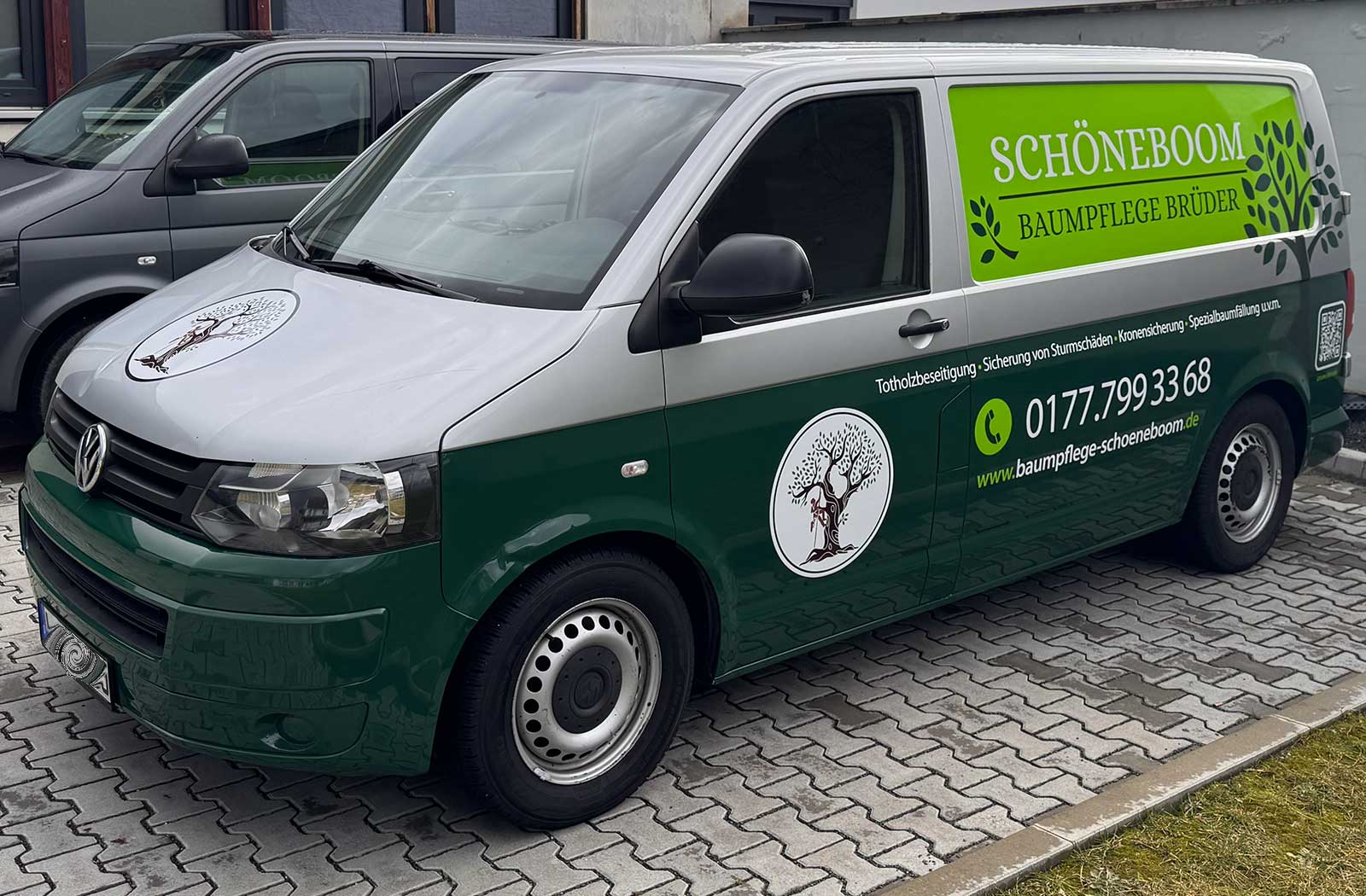 VW T5 Oracal 970 Tannengrün